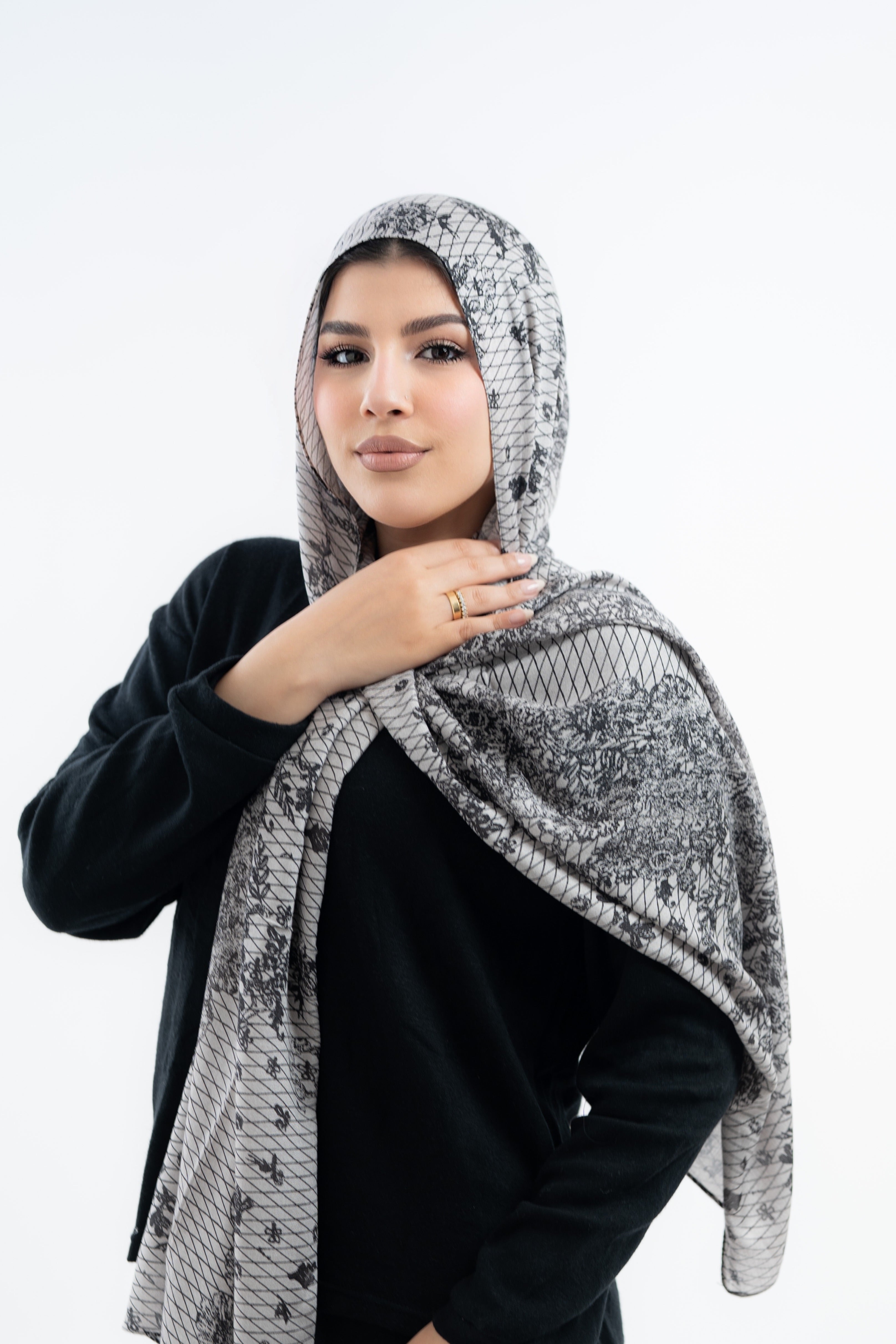 Lace modal higab